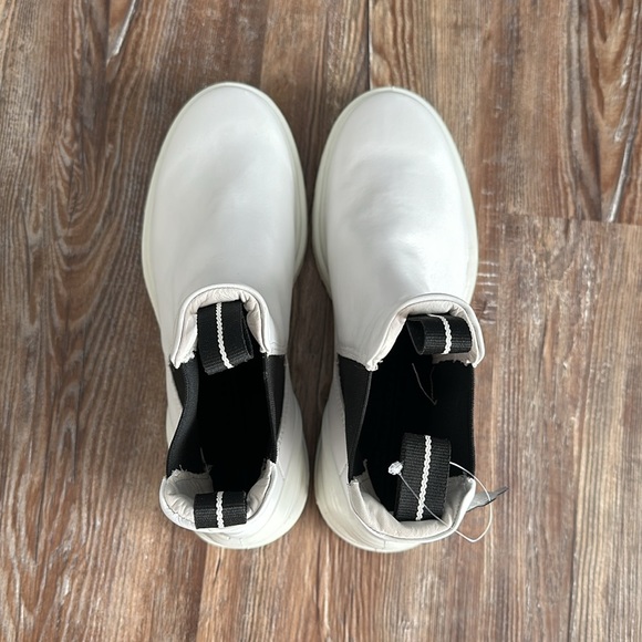 Ecco Tredtray White Leather Chelsea Boots - Picture 4 of 11